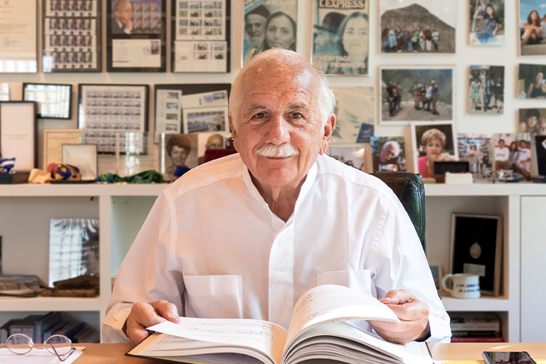 A portrait of Moshe Safdie